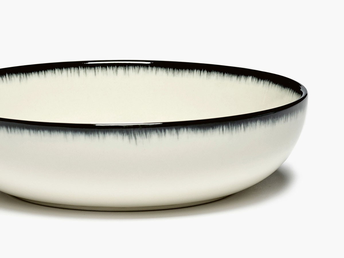 DE by ANN DEMEULEMEESTER
High Plate 15.5cm White/Black Variation A / デー バイ アン・ドゥムルメステール
ハイプレート 15.5cm ホワイト/ブラック バリエーション A （食器・テーブルウェア > お椀・ボウル） 3