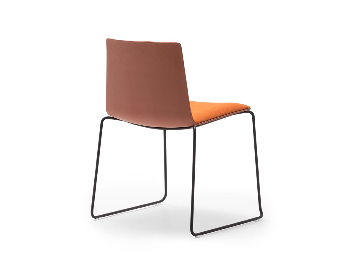 Andreu World Flex Chair
Stackable Chair
Upholstered Shell Pad / アンドリュー・ワールド フレックス チェア SI1300
スタッカブルチェア スレッジベース（シェルパッド） （チェア・椅子 > ダイニングチェア） 2