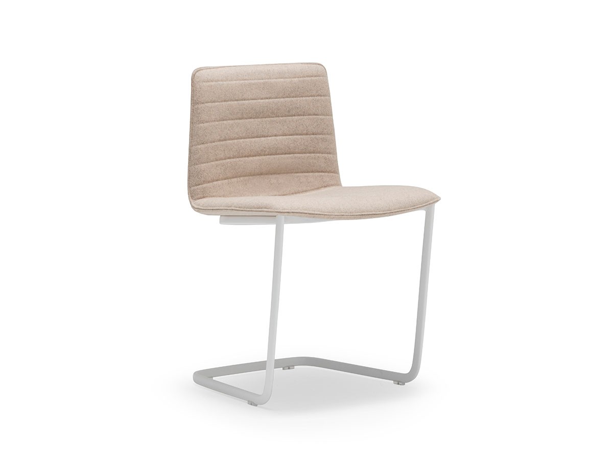 Andreu World Flex Chair
Fully Upholstered Shell / アンドリュー・ワールド フレックス チェア SI1359
カンチレバーベース（フルパッド） （チェア・椅子 > ダイニングチェア） 1