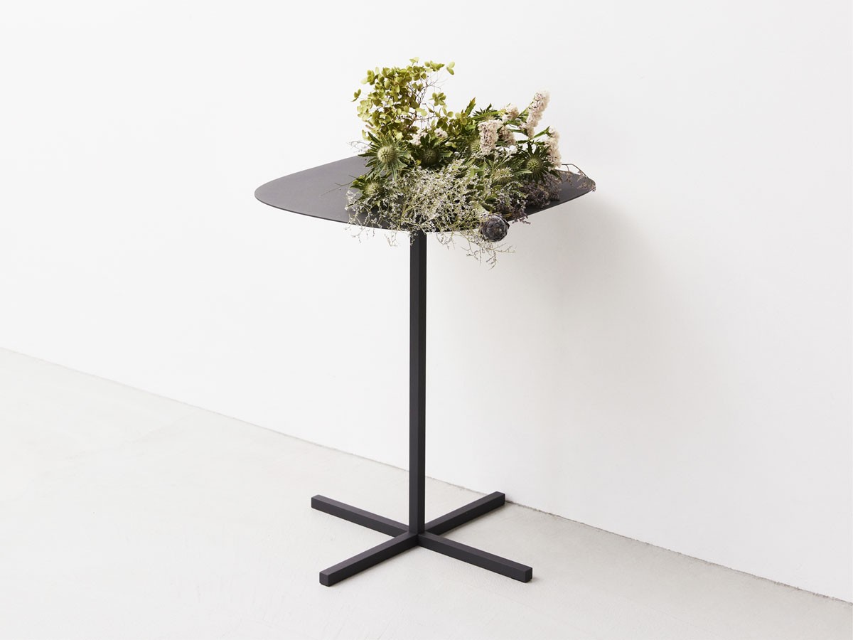 FLYMEe Noir SOLID STEEL TABLE