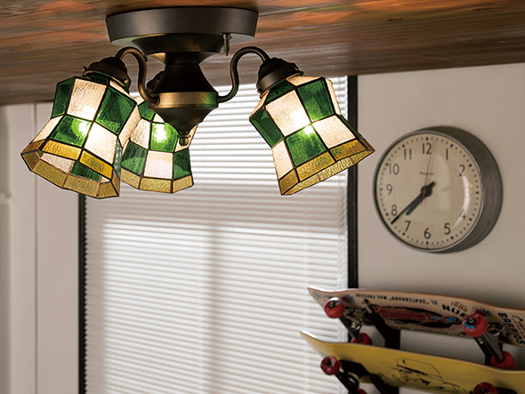 CUSTOM SERIES
3 Ceiling Lamp × Stained Glass Checker / カスタムシリーズ
3灯シーリングランプ × ステンドグラス（チェッカー） （ライト・照明 > シーリングライト） 3