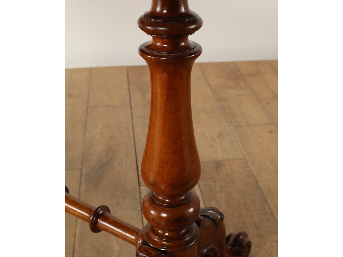 Lloyd's Antiques Real Antique
Leather Top Kidney Table / ロイズ・アンティークス 英国アンティーク家具
レザートップキドニーテーブル （デスク・机 > デスク・パソコンデスク・袖机） 10