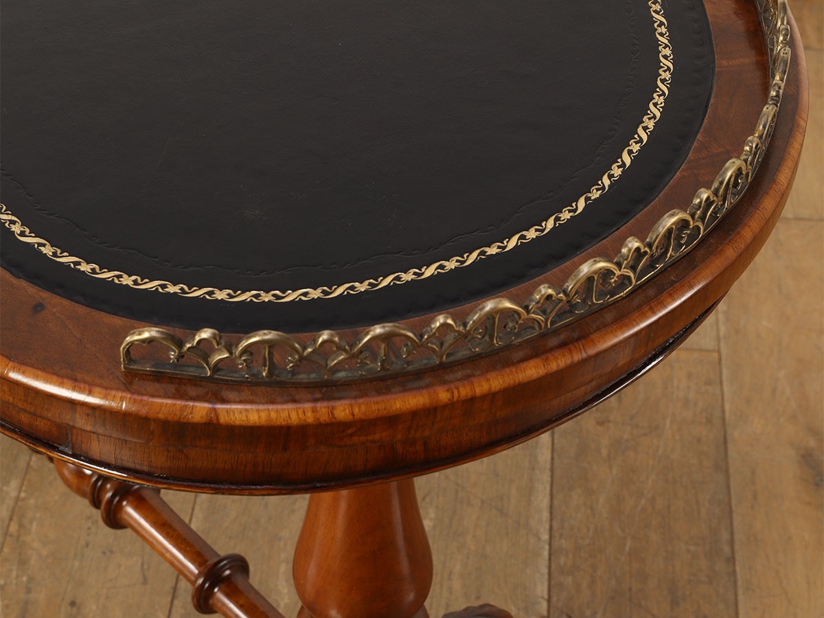 Lloyd's Antiques Real Antique
Leather Top Kidney Table / ロイズ・アンティークス 英国アンティーク家具
レザートップキドニーテーブル （デスク・机 > デスク・パソコンデスク・袖机） 8