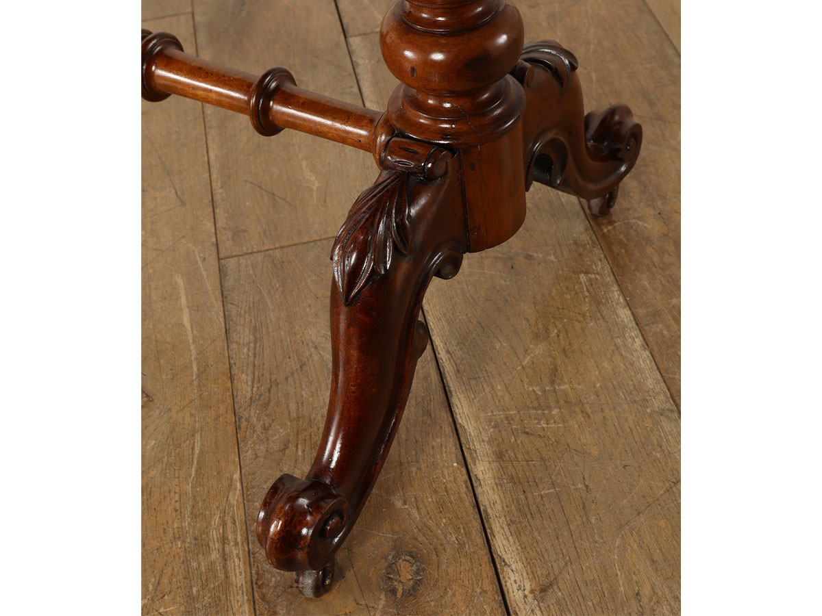 Lloyd's Antiques Real Antique
Leather Top Kidney Table / ロイズ・アンティークス 英国アンティーク家具
レザートップキドニーテーブル （デスク・机 > デスク・パソコンデスク・袖机） 12