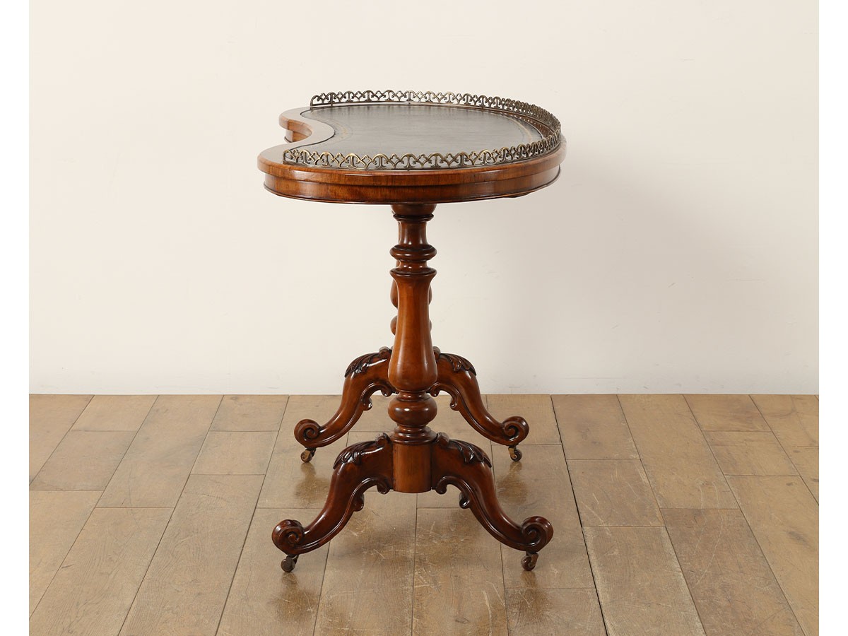 Lloyd's Antiques Real Antique
Leather Top Kidney Table / ロイズ・アンティークス 英国アンティーク家具
レザートップキドニーテーブル （デスク・机 > デスク・パソコンデスク・袖机） 4
