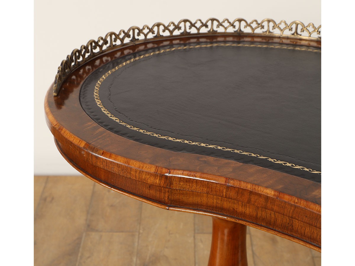 Lloyd's Antiques Real Antique
Leather Top Kidney Table / ロイズ・アンティークス 英国アンティーク家具
レザートップキドニーテーブル （デスク・机 > デスク・パソコンデスク・袖机） 7