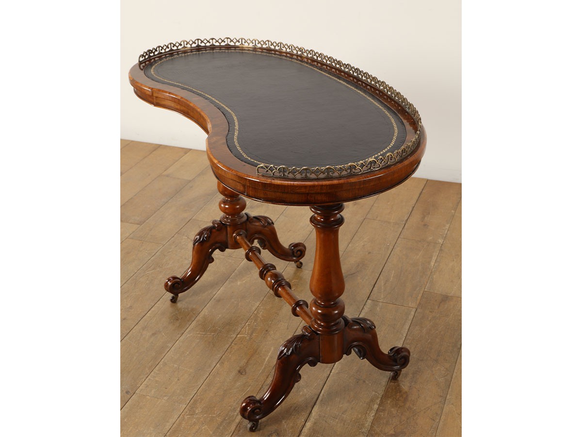 Lloyd's Antiques Real Antique
Leather Top Kidney Table / ロイズ・アンティークス 英国アンティーク家具
レザートップキドニーテーブル （デスク・机 > デスク・パソコンデスク・袖机） 6