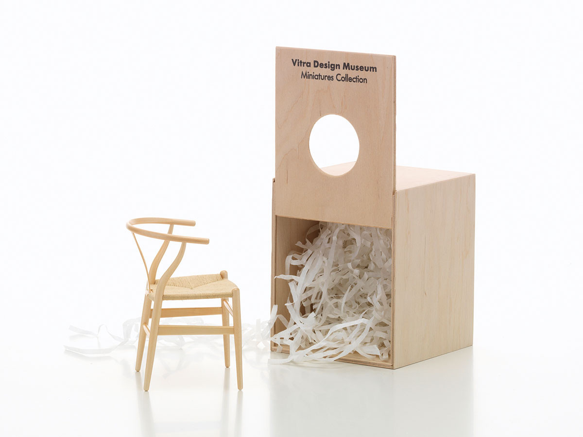 Vitra Miniatures Collection
Y-Chair / ヴィトラ ミニチュア コレクション
Yチェア （オブジェ・アート > オブジェ） 4