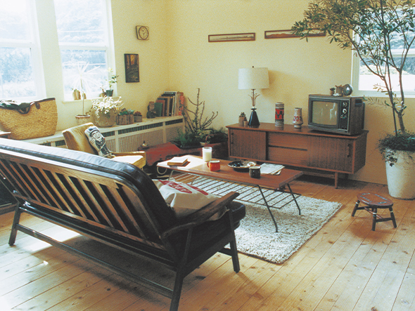 BELLS FACTORY COFFEE TABLE 3