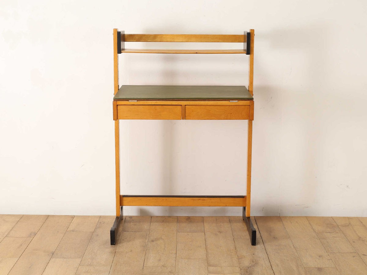 Lloyd's Antiques Real Antique
Fratelli Reguitti Desk With Shelf / ロイズ・アンティークス イタリアアンティーク家具
フラテッリ レギッティ デスク ウィズ シェルフ （デスク・机 > デスク・パソコンデスク・袖机） 4