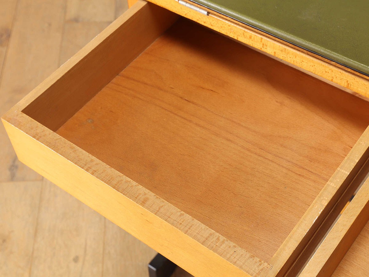 Lloyd's Antiques Real Antique
Fratelli Reguitti Desk With Shelf / ロイズ・アンティークス イタリアアンティーク家具
フラテッリ レギッティ デスク ウィズ シェルフ （デスク・机 > デスク・パソコンデスク・袖机） 12