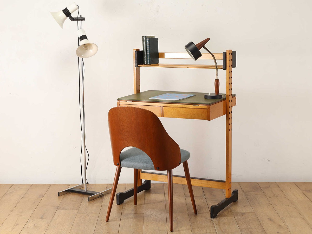 Lloyd's Antiques Real Antique
Fratelli Reguitti Desk With Shelf / ロイズ・アンティークス イタリアアンティーク家具
フラテッリ レギッティ デスク ウィズ シェルフ （デスク・机 > デスク・パソコンデスク・袖机） 2