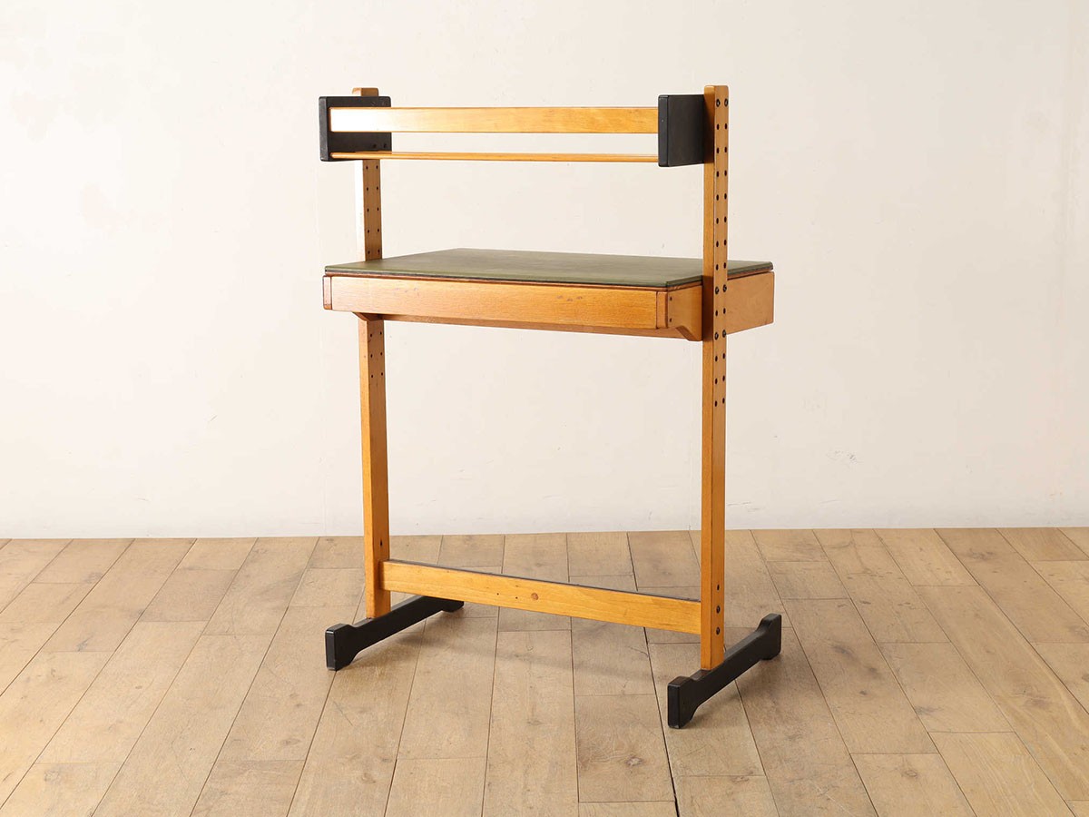 Lloyd's Antiques Real Antique
Fratelli Reguitti Desk With Shelf / ロイズ・アンティークス イタリアアンティーク家具
フラテッリ レギッティ デスク ウィズ シェルフ （デスク・机 > デスク・パソコンデスク・袖机） 6