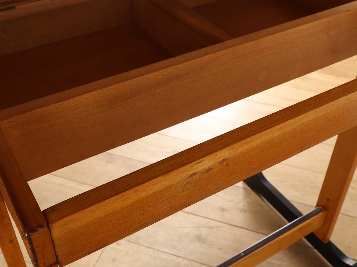 Lloyd's Antiques Real Antique
Fratelli Reguitti Desk With Shelf / ロイズ・アンティークス イタリアアンティーク家具
フラテッリ レギッティ デスク ウィズ シェルフ （デスク・机 > デスク・パソコンデスク・袖机） 16