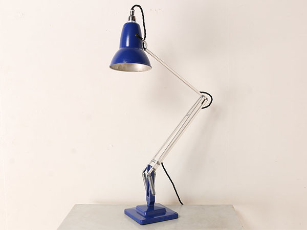 Lloyd's Antiques Real Antique
Anglepoise Desk Lamp / ロイズ・アンティークス イギリスアンティーク家具
アングルポイズ デスクランプ （ライト・照明 > デスクライト） 16