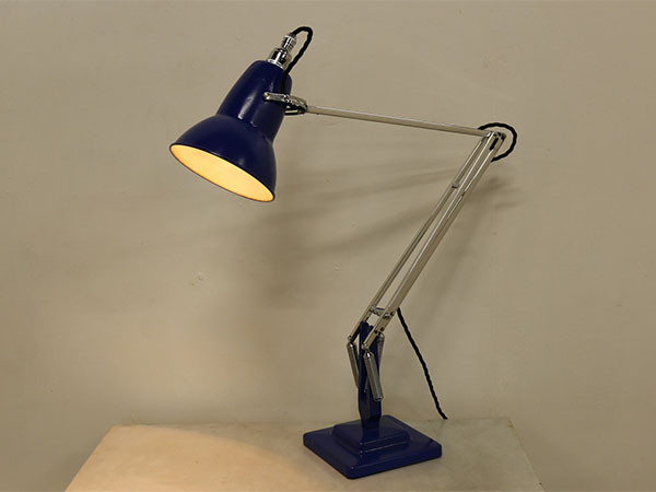 Lloyd's Antiques Real Antique
Anglepoise Desk Lamp / ロイズ・アンティークス イギリスアンティーク家具
アングルポイズ デスクランプ （ライト・照明 > デスクライト） 13