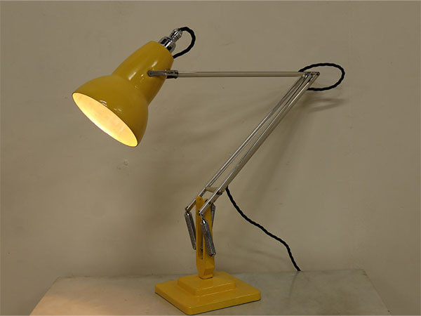 Lloyd's Antiques Real Antique
Anglepoise Desk Lamp / ロイズ・アンティークス イギリスアンティーク家具
アングルポイズ デスクランプ （ライト・照明 > デスクライト） 23