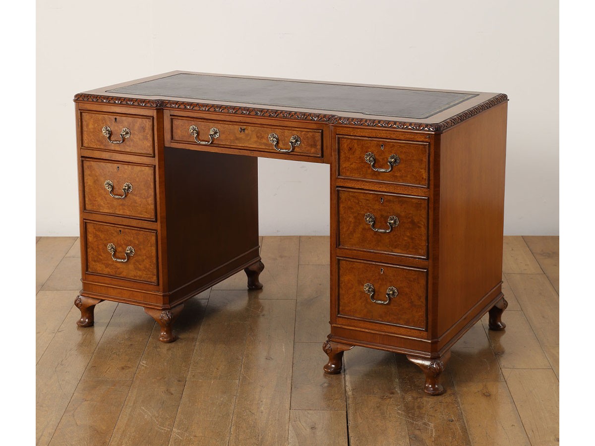 Lloyd's Antiques Real Antique
Leather Top Desk / ロイズ・アンティークス 英国アンティーク家具
レザートップデスク （デスク・机 > デスク・パソコンデスク・袖机） 4