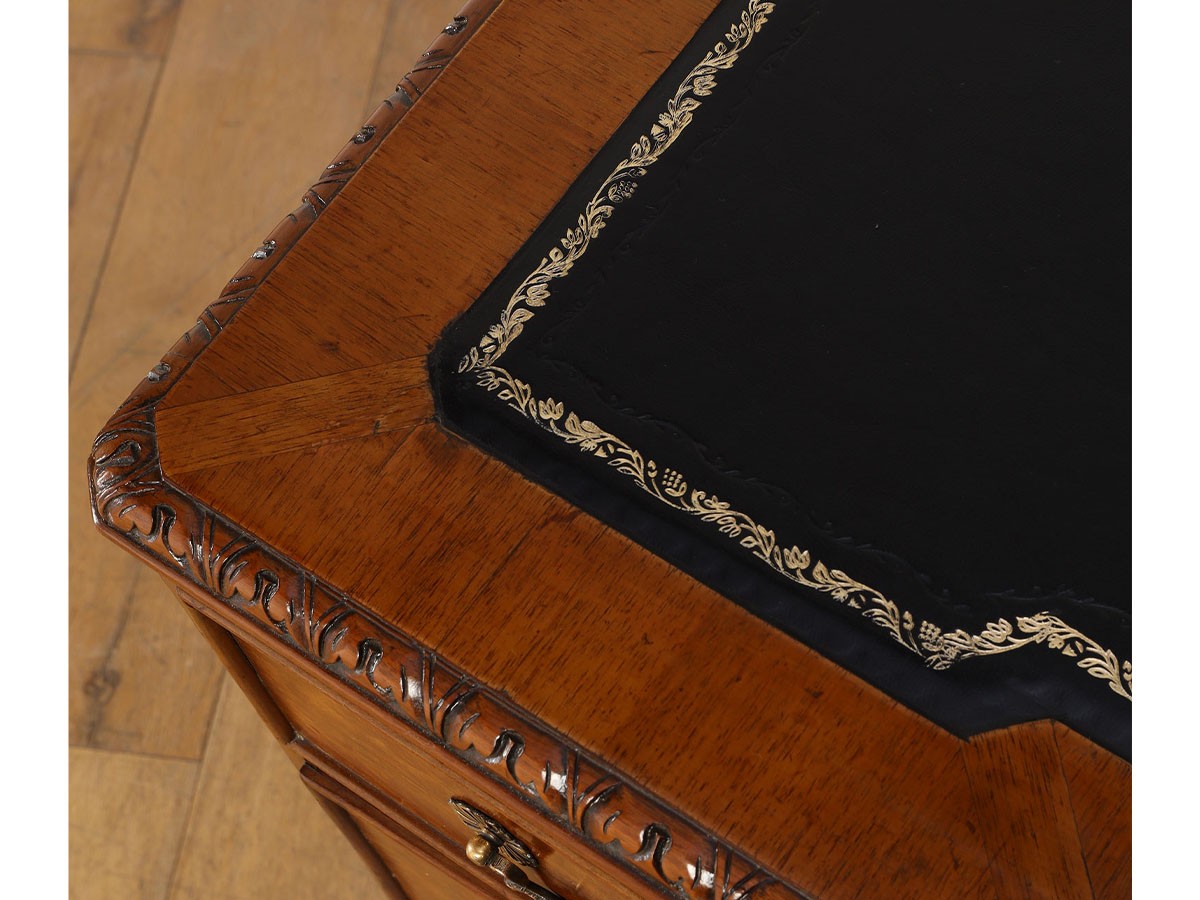 Lloyd's Antiques Real Antique
Leather Top Desk / ロイズ・アンティークス 英国アンティーク家具
レザートップデスク （デスク・机 > デスク・パソコンデスク・袖机） 7