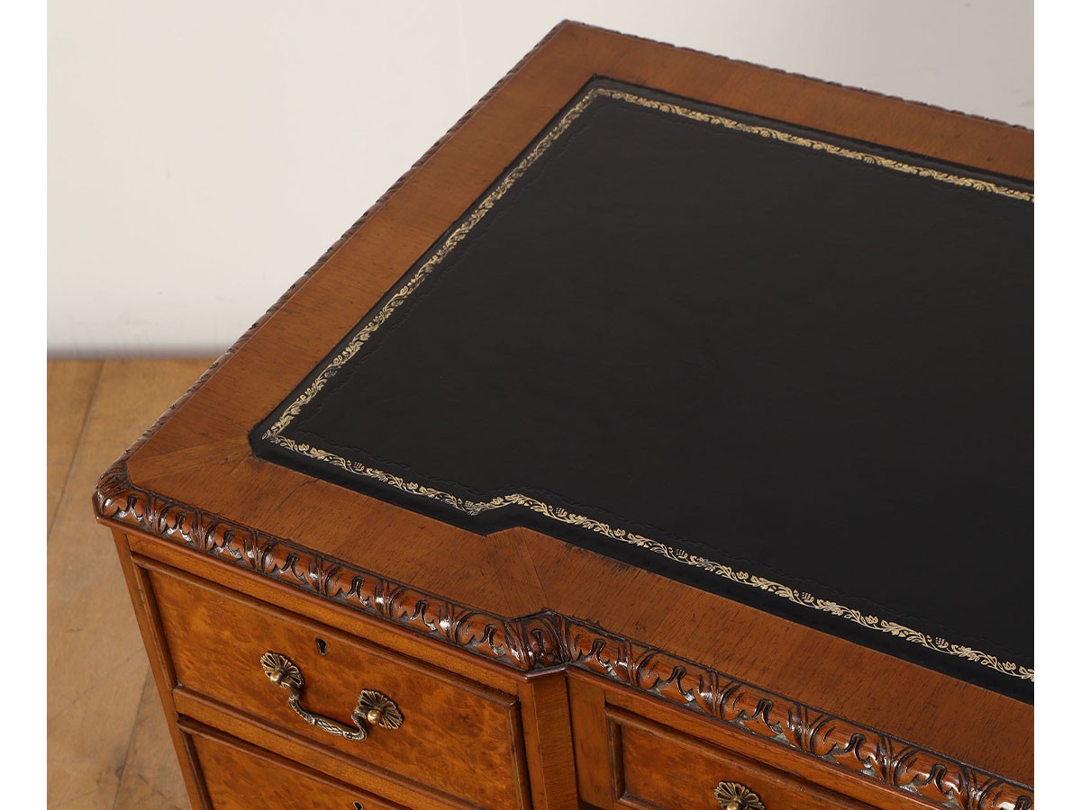 Lloyd's Antiques Real Antique
Leather Top Desk / ロイズ・アンティークス 英国アンティーク家具
レザートップデスク （デスク・机 > デスク・パソコンデスク・袖机） 6