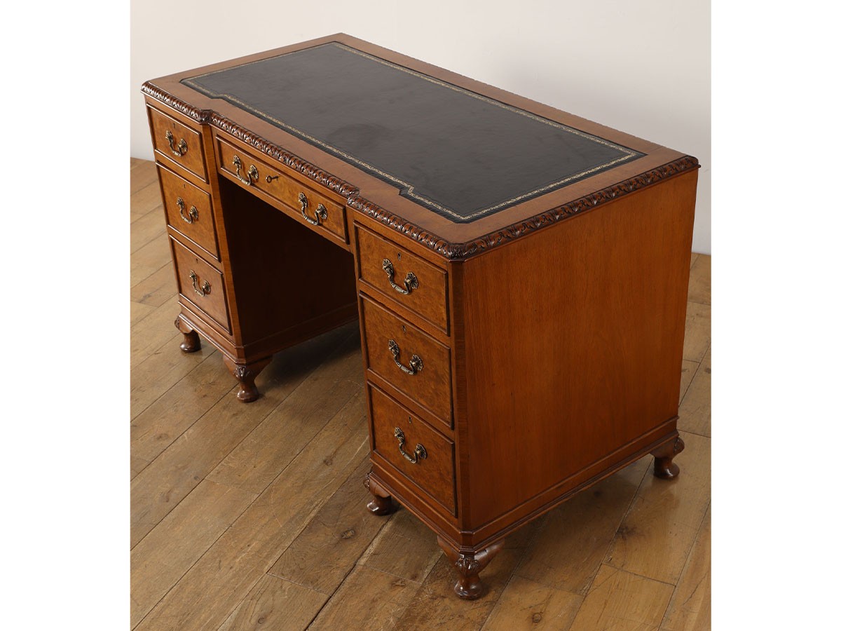 Lloyd's Antiques Real Antique
Leather Top Desk / ロイズ・アンティークス 英国アンティーク家具
レザートップデスク （デスク・机 > デスク・パソコンデスク・袖机） 5