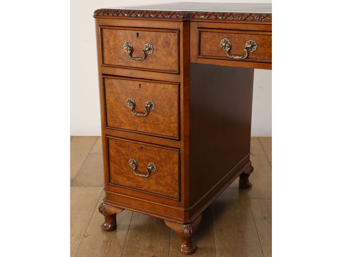Lloyd's Antiques Real Antique
Leather Top Desk / ロイズ・アンティークス 英国アンティーク家具
レザートップデスク （デスク・机 > デスク・パソコンデスク・袖机） 12