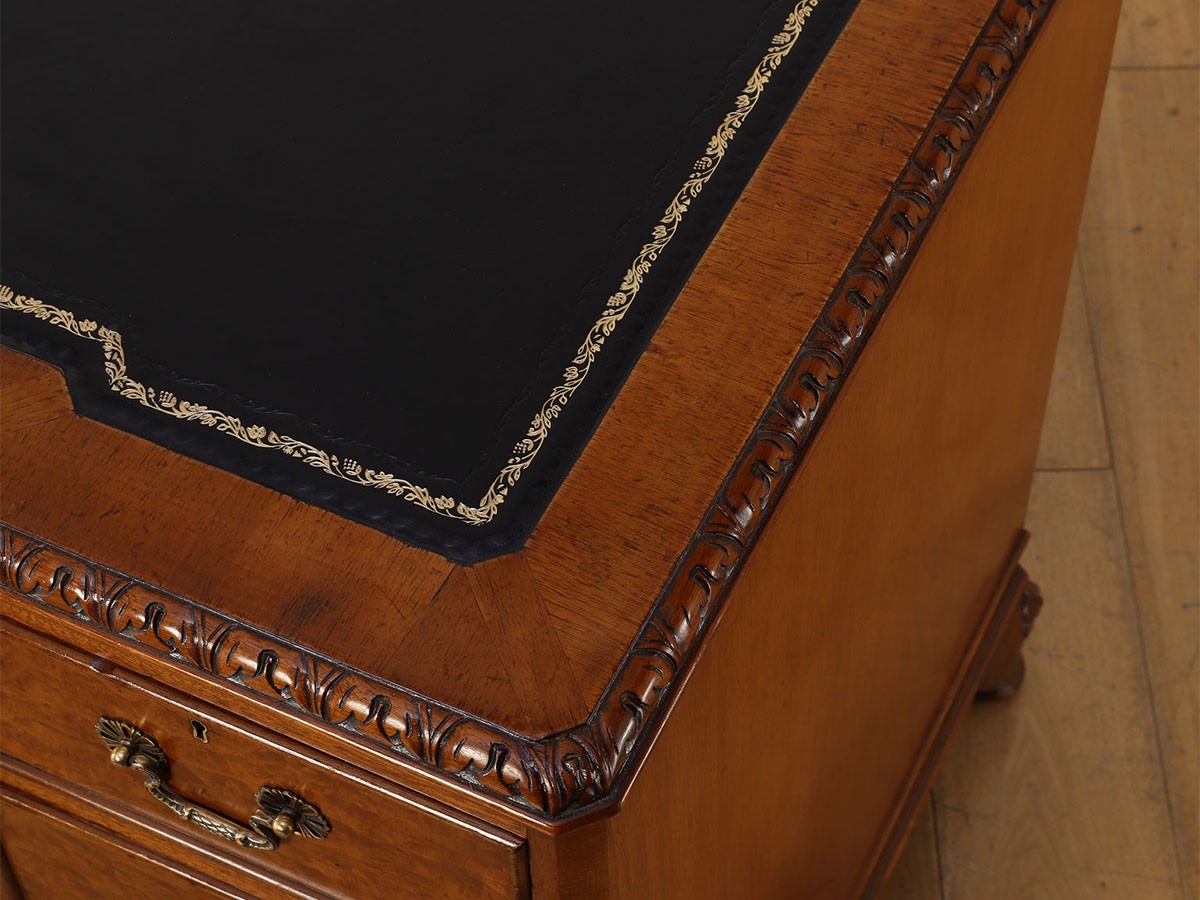 Lloyd's Antiques Real Antique
Leather Top Desk / ロイズ・アンティークス 英国アンティーク家具
レザートップデスク （デスク・机 > デスク・パソコンデスク・袖机） 9