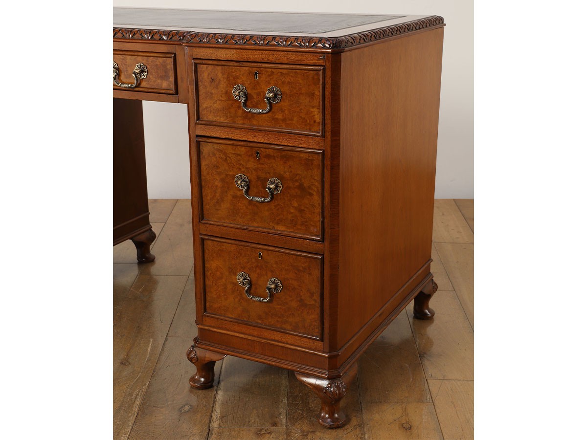 Lloyd's Antiques Real Antique
Leather Top Desk / ロイズ・アンティークス 英国アンティーク家具
レザートップデスク （デスク・机 > デスク・パソコンデスク・袖机） 20