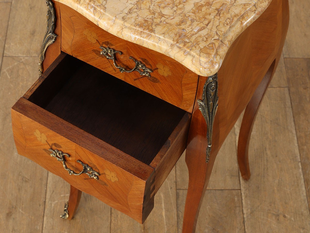 Lloyd's Antiques Real Antique
Marble Top French Chest Of Drawers / ロイズ・アンティークス フランスアンティーク家具
マーブルトップフレンチチェスト （収納家具 > チェスト・箪笥） 15