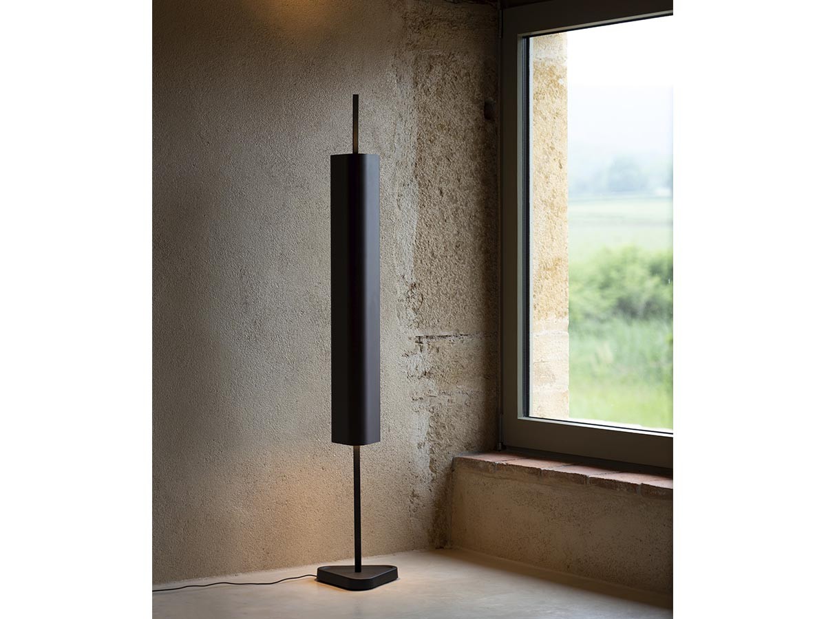 FLOS Emi Table