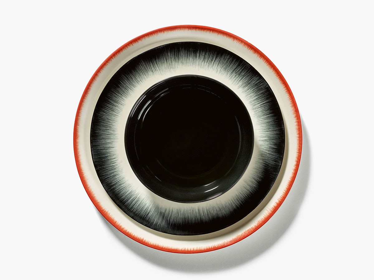 DE by ANN DEMEULEMEESTER
Plate 24cm White/Red Variation 2 / デー バイ アン・ドゥムルメステール
プレート 24cm ホワイト/レッド バリエーション 2 （食器・テーブルウェア > 皿・プレート） 4