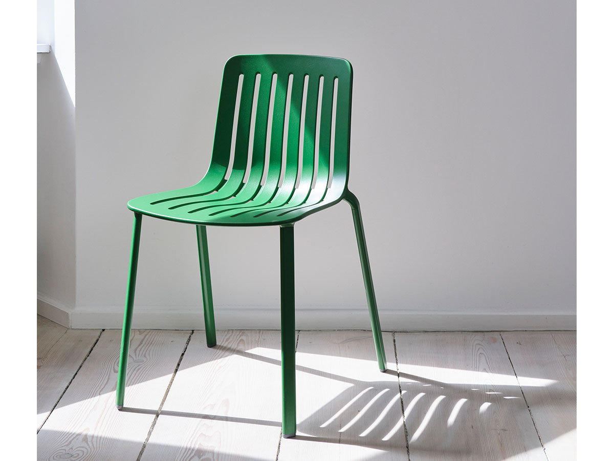PLATO STACKING CHAIR 28