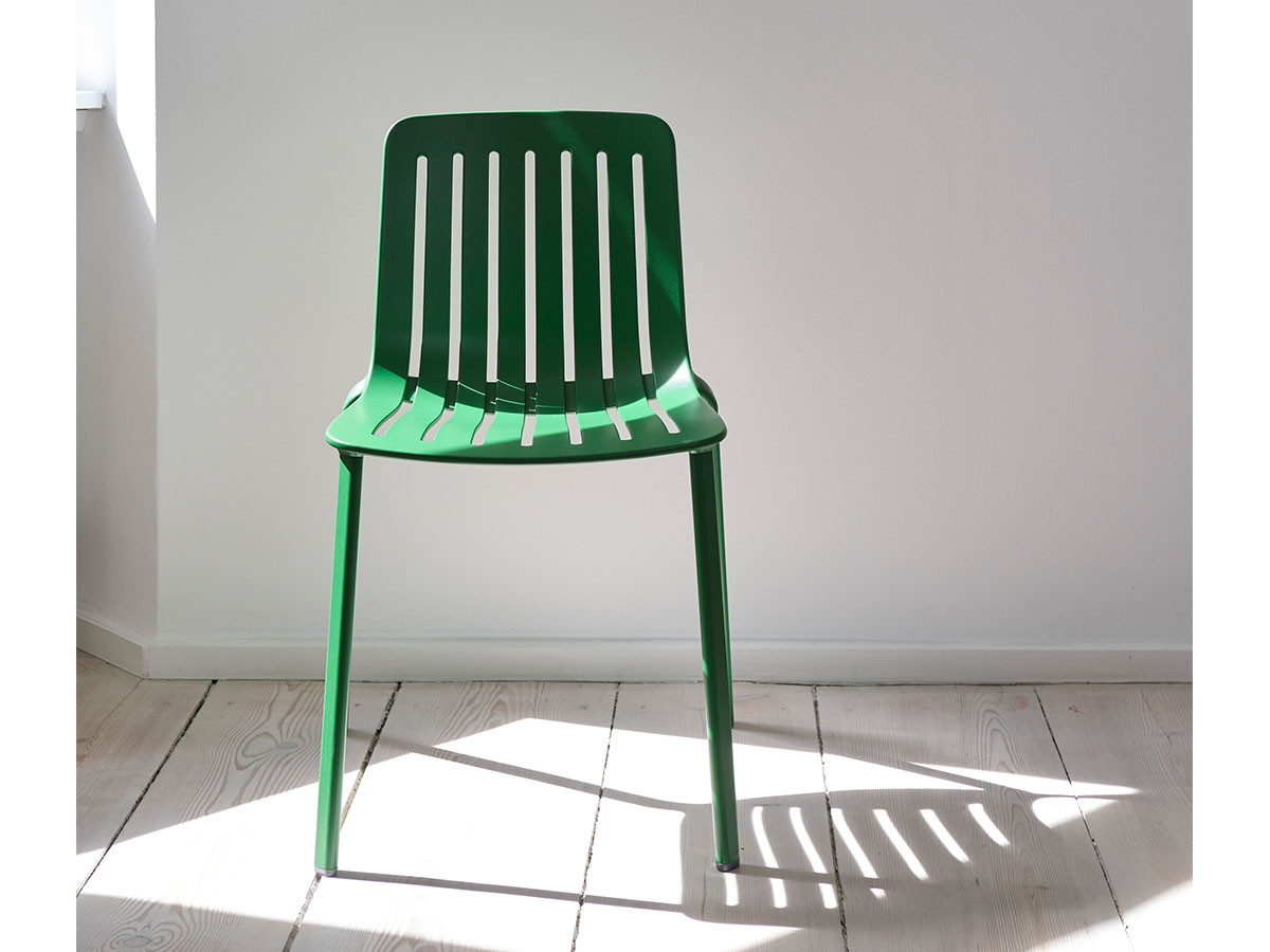 PLATO STACKING CHAIR 29