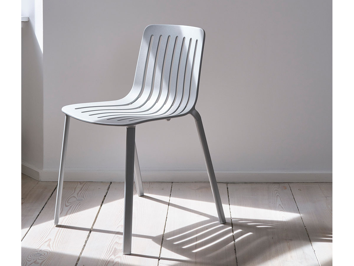 PLATO STACKING CHAIR 25