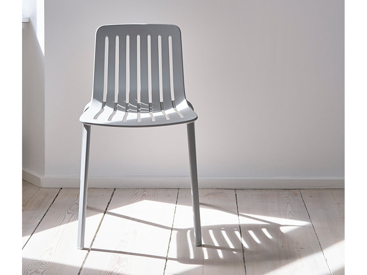 PLATO STACKING CHAIR 27