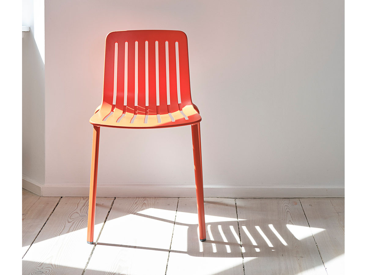 PLATO STACKING CHAIR 33