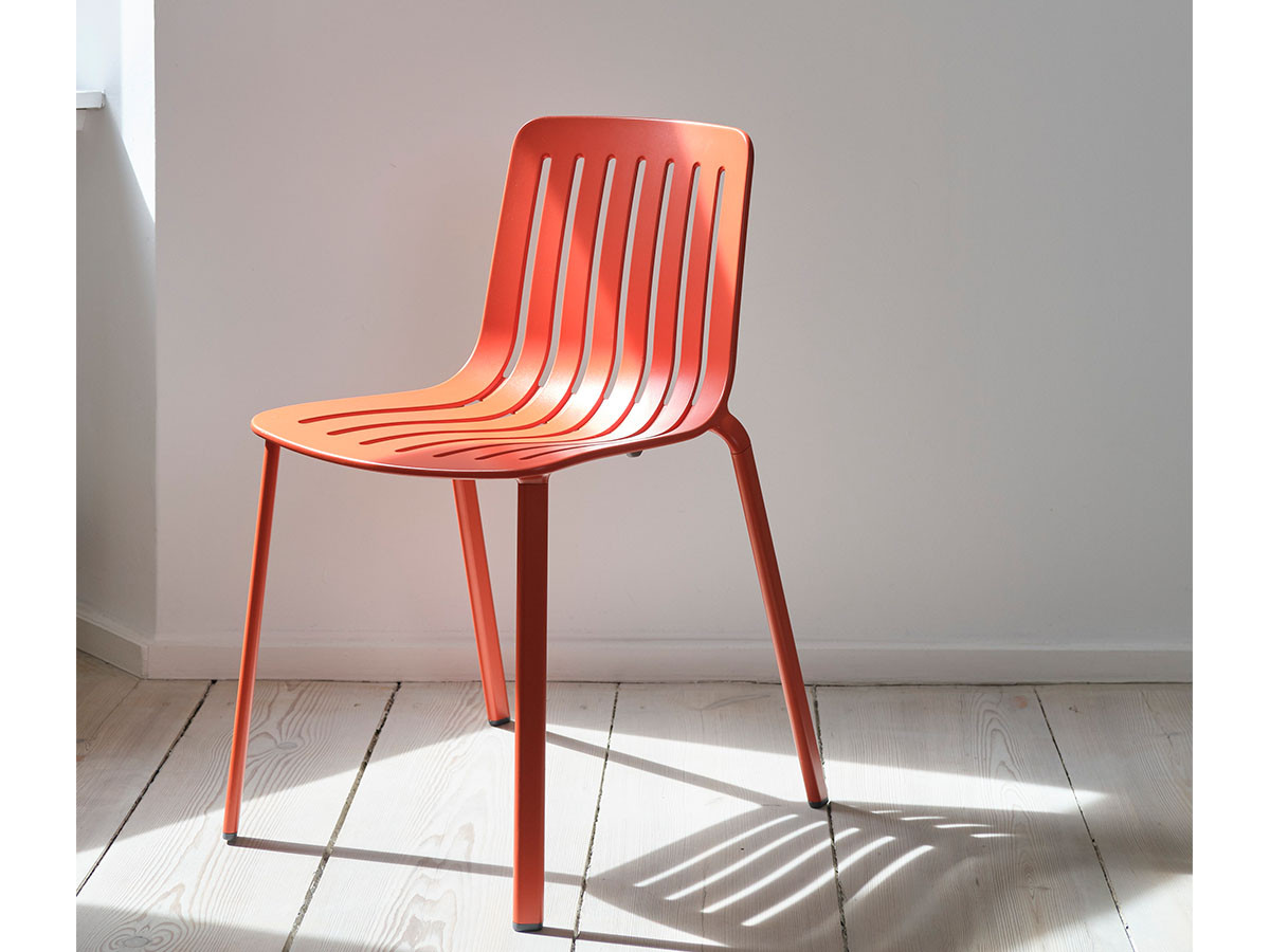 PLATO STACKING CHAIR 31