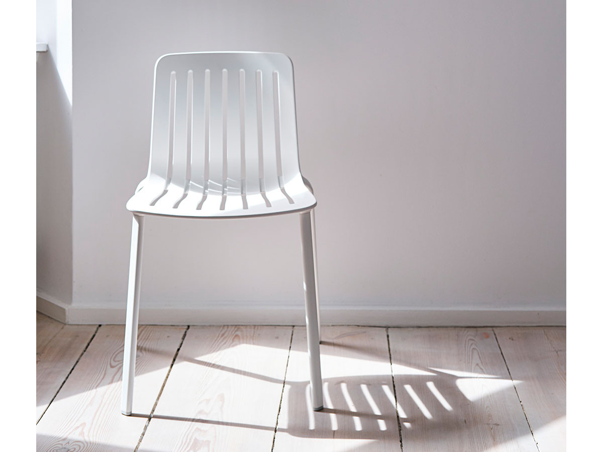 PLATO STACKING CHAIR 24