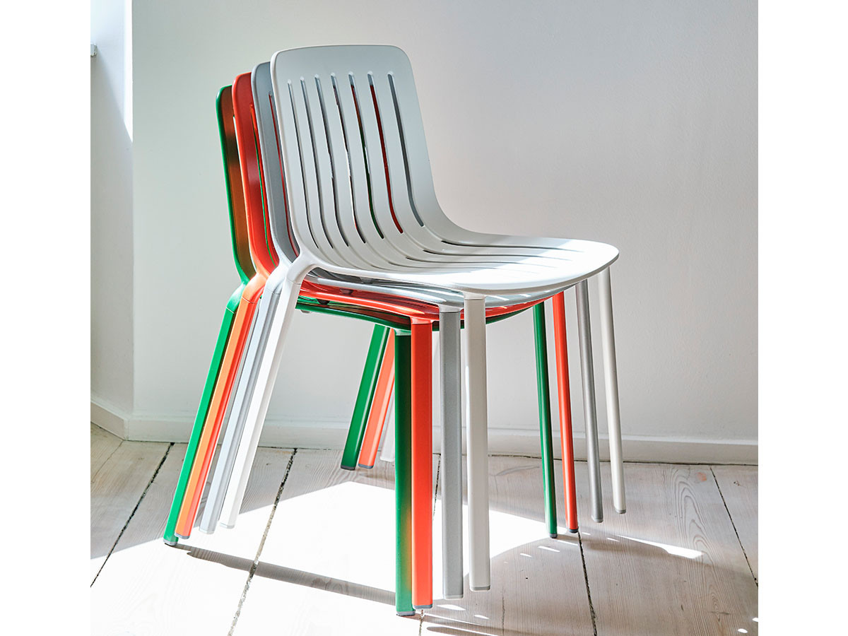 PLATO STACKING CHAIR 18