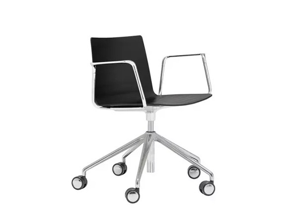 Andreu World Flex Chair
Armchair
Thermo-polymer Shell / アンドリュー・ワールド フレックス チェア SO1307
アームチェア キャスターベース アルミニウム製（サーモポリマーシェル） （チェア・椅子 > オフィスチェア・デスクチェア） 1