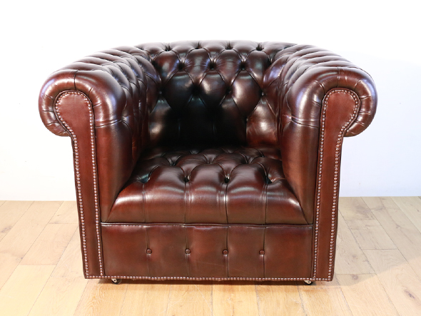 Lloyd's Antiques Reproduction Series
Chesterfield Chair Buttan Seat / ロイズ・アンティークス リプロダクションシリーズ
チェスターフィールドチェア ボタンシート（タバコ） （ソファ > 一人掛けソファ） 2