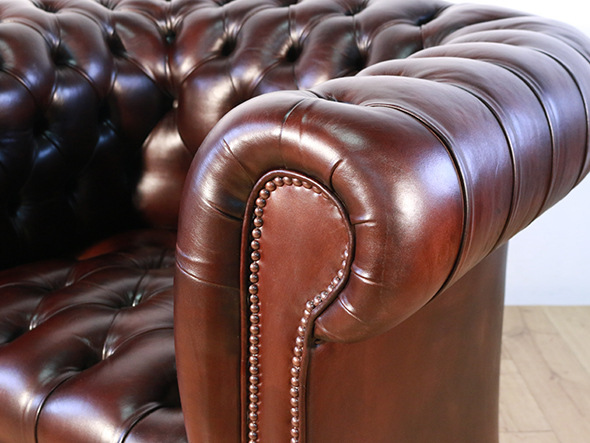Reproduction Series
Chesterfield Chair Buttan Seat 5