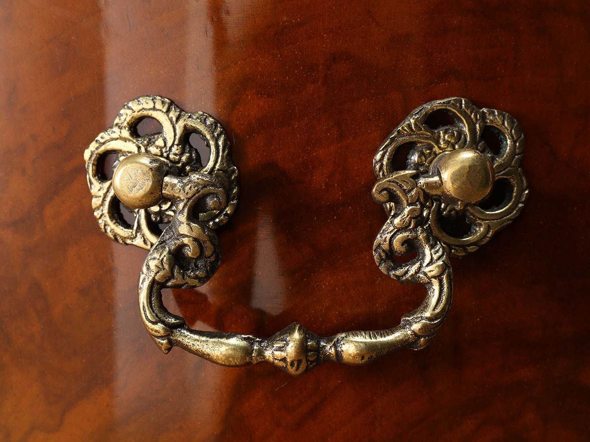 Lloyd's Antiques Real Antique
Leather Top Kidney Desk / ロイズ・アンティークス 英国アンティーク家具
レザートップ キドニーデスク （デスク・机 > デスク・パソコンデスク・袖机） 16