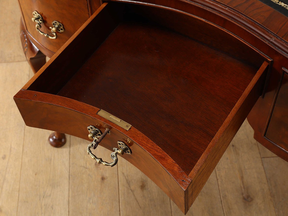 Lloyd's Antiques Real Antique
Leather Top Kidney Desk / ロイズ・アンティークス 英国アンティーク家具
レザートップ キドニーデスク （デスク・机 > デスク・パソコンデスク・袖机） 13