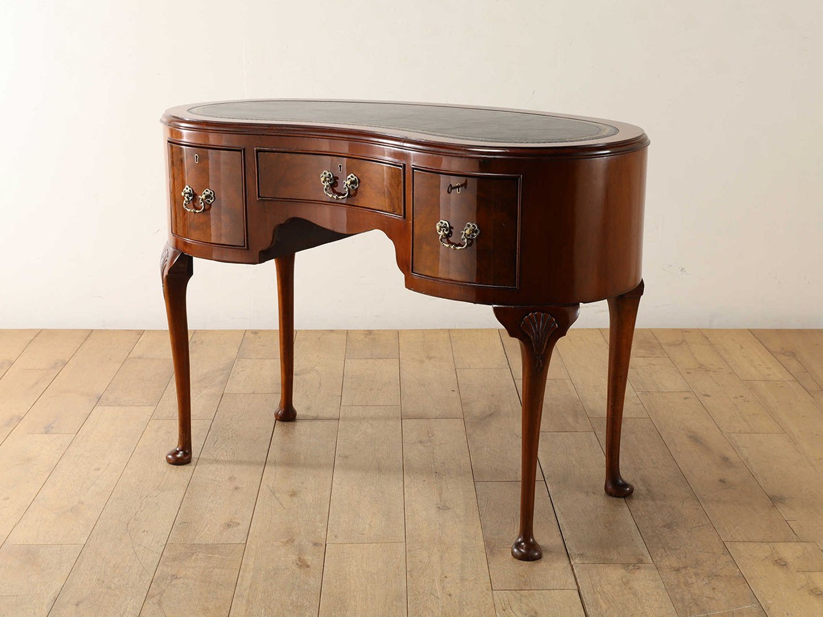 Lloyd's Antiques Real Antique
Leather Top Kidney Desk / ロイズ・アンティークス 英国アンティーク家具
レザートップ キドニーデスク （デスク・机 > デスク・パソコンデスク・袖机） 7