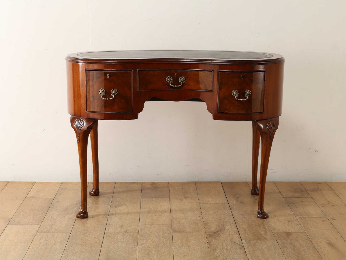 Lloyd's Antiques Real Antique
Leather Top Kidney Desk / ロイズ・アンティークス 英国アンティーク家具
レザートップ キドニーデスク （デスク・机 > デスク・パソコンデスク・袖机） 6