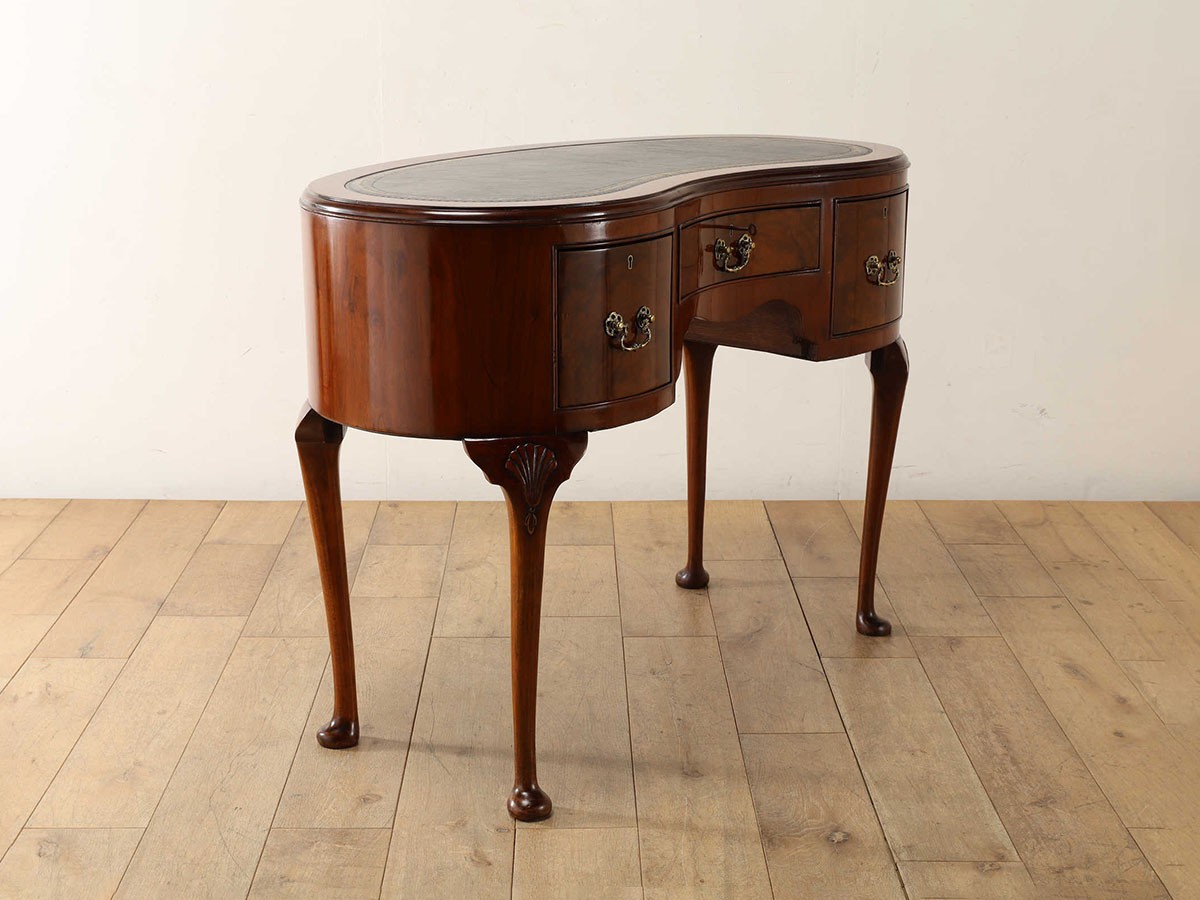Lloyd's Antiques Real Antique
Leather Top Kidney Desk / ロイズ・アンティークス 英国アンティーク家具
レザートップ キドニーデスク （デスク・机 > デスク・パソコンデスク・袖机） 5