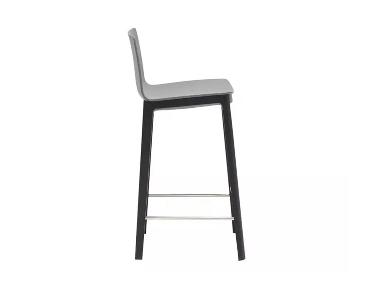 Andreu World Flex Chair
Counter Stool 45
Thermo-polymer Shell / アンドリュー・ワールド フレックス チェア BQ1337
カウンタースツール 45 木脚（サーモポリマーシェル） （チェア・椅子 > カウンターチェア・バーチェア） 2