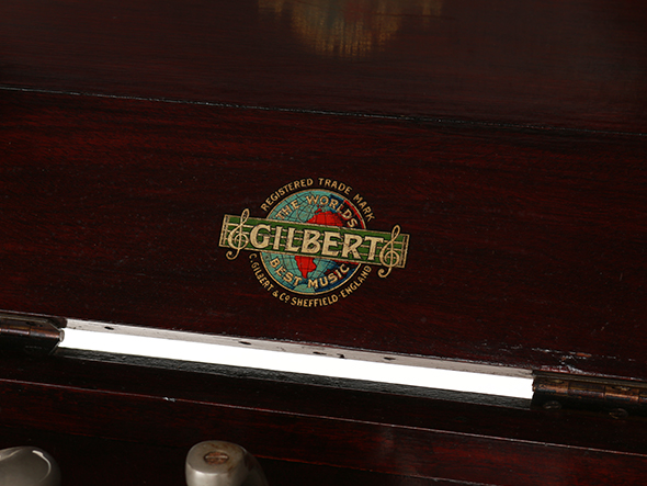 Lloyd's Antiques ‎Real Antique
Gilbert Gramophone / ロイズ・アンティークス 英国アンティーク家具
ギルバート グラモフォン （収納家具 > キャビネット） 12