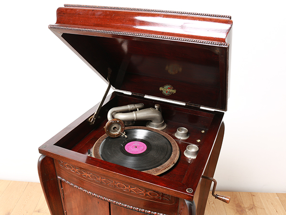 Lloyd's Antiques ‎Real Antique
Gilbert Gramophone / ロイズ・アンティークス 英国アンティーク家具
ギルバート グラモフォン （収納家具 > キャビネット） 3